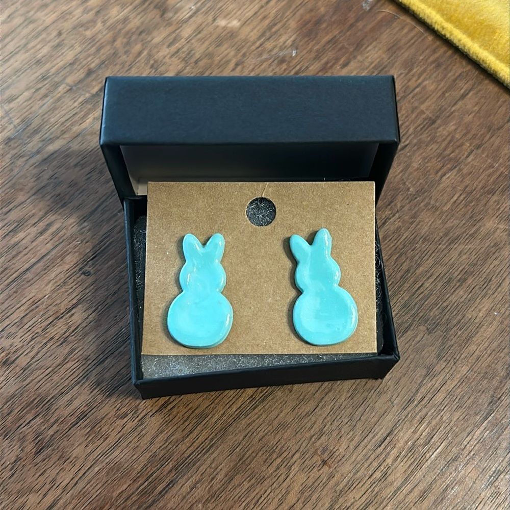 NIB Peeps Design Stud Earrings
